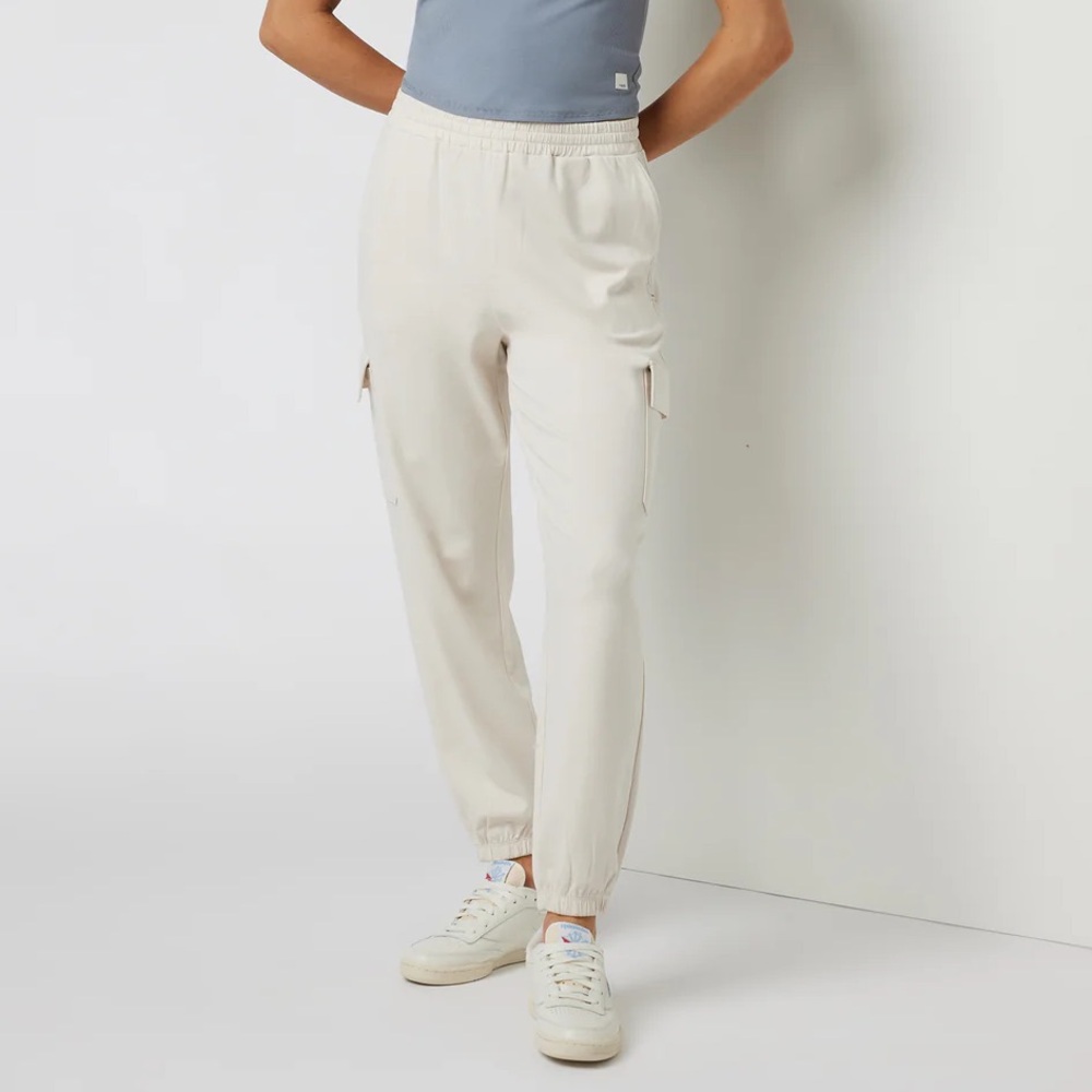 Vuori Women’s Boyfriend Cargo Joggers Milkweed NWT